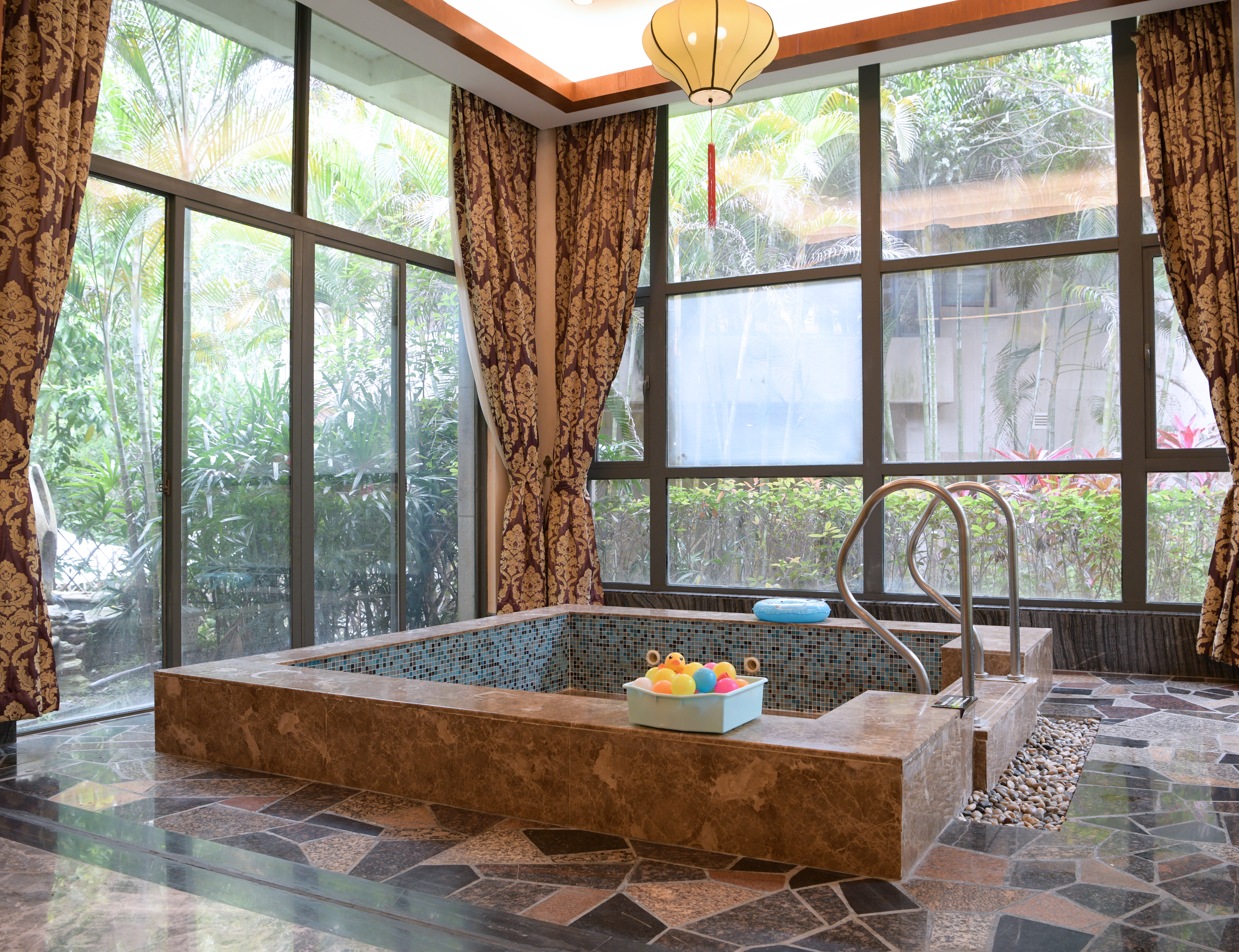 别墅汤屋亲子套房（室内私汤泡池）