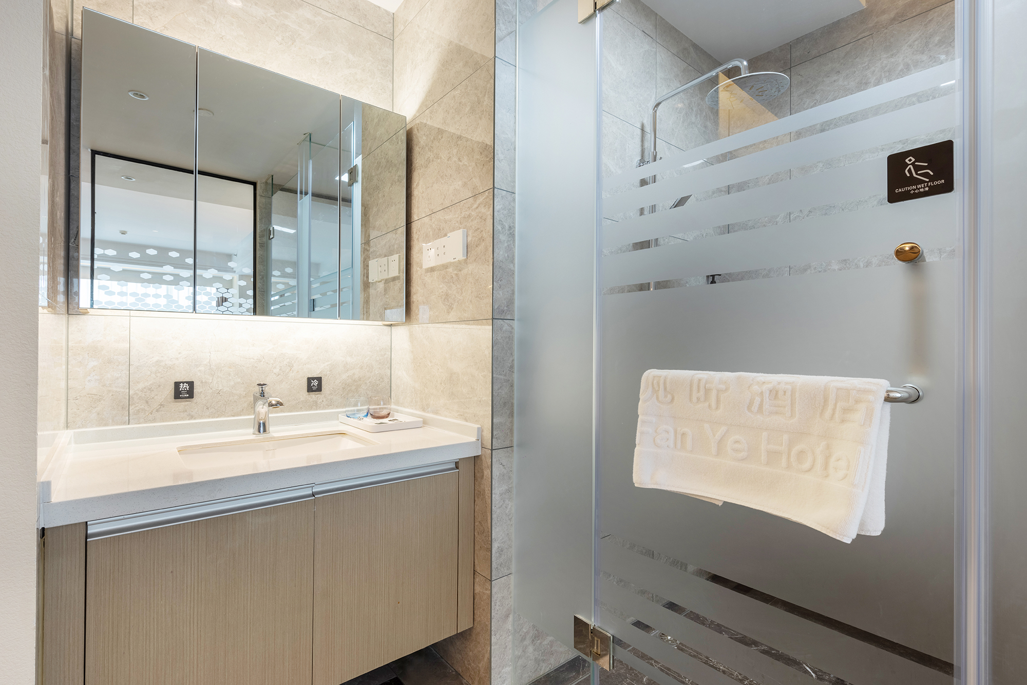 等云·观澜高级双床房[4层隔音+地标景观+零压床垫]