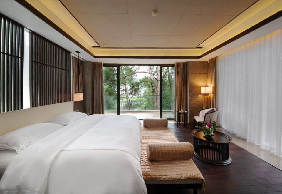 Hongzhushan Hotels & Resorts Chanyi ShanjuZen Mountain Grand Family Suite (In-Room Hot Spring)