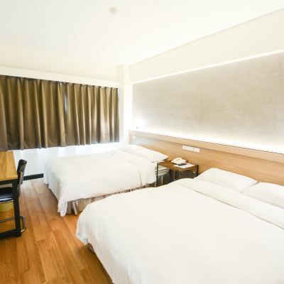 經典四人房 台北洛碁大飯店-新仕界優惠