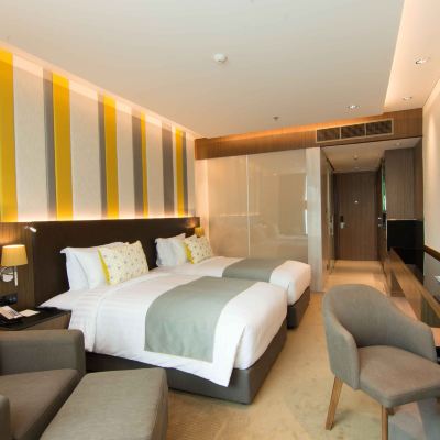 Deluxe Club Room Twin Bed