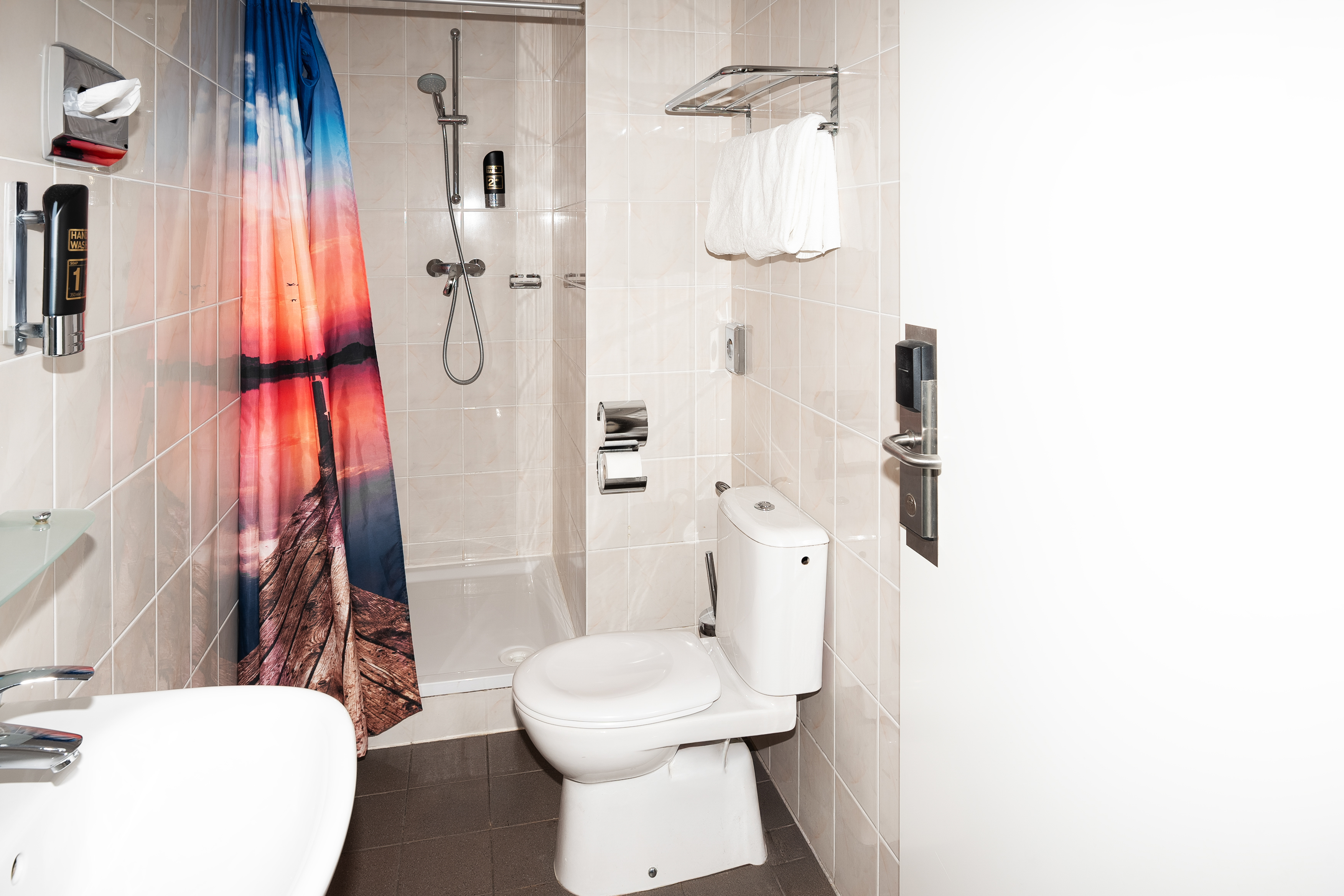 带私人外部浴室的4人工作室