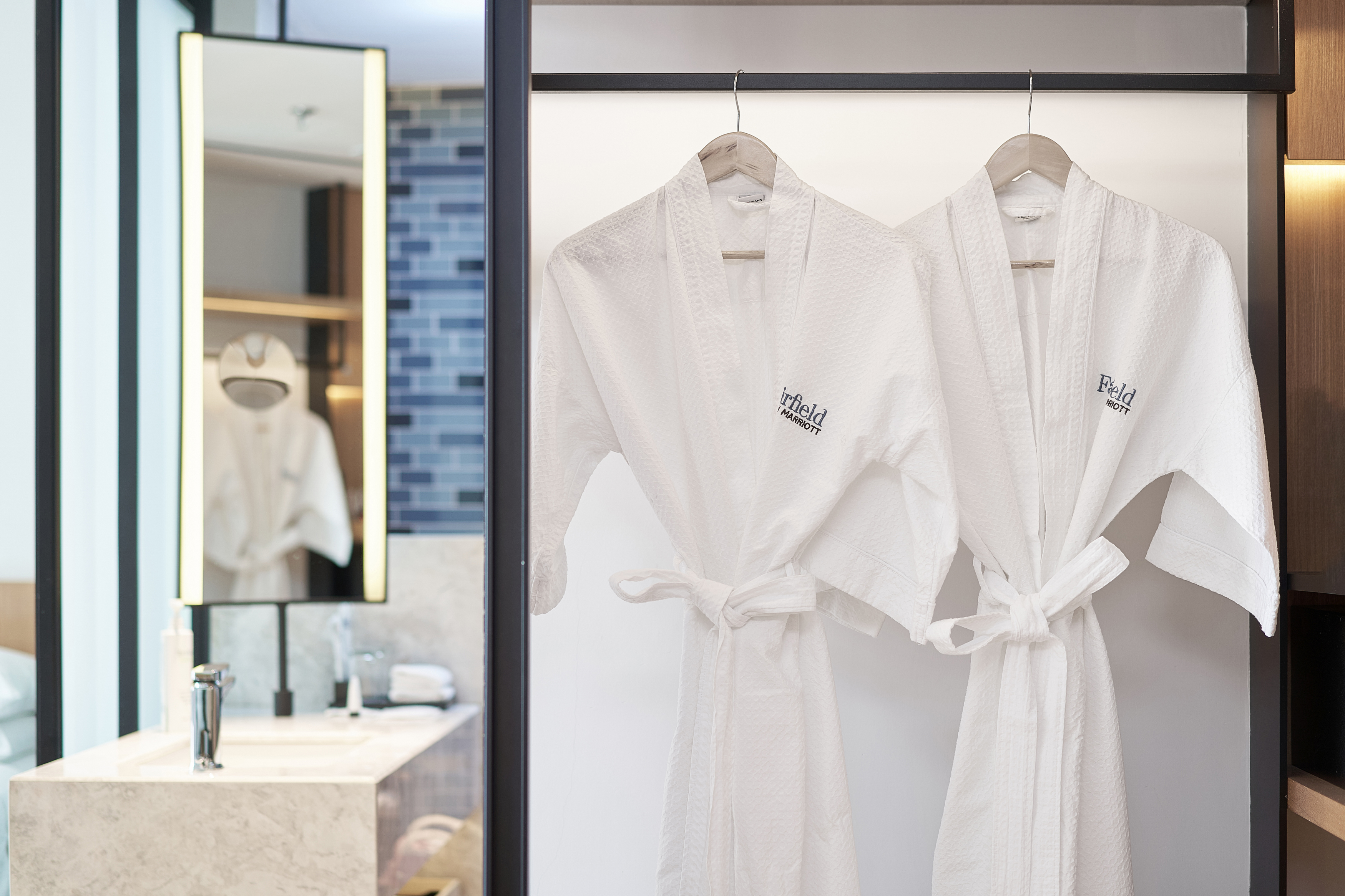 高级双床房（舒达Serta床垫、华夫格Waffle床品、华夫格Waffle浴袍、冰箱）