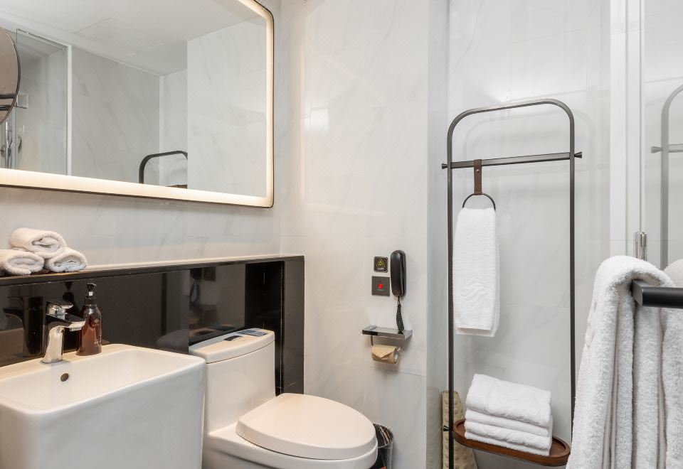 豪华双床房『俯瞰城景?私享躺卧沙发?办公桌＋全身镜』