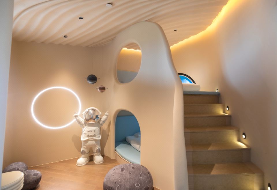 Wuhan Chengjian Senbo Nature Park & Resort HotelDeluxe Family-themed Nonsmoking Room