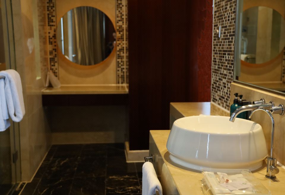 Crowne Plaza Yantai Sea ViewOne Bedroom Suite Sea View