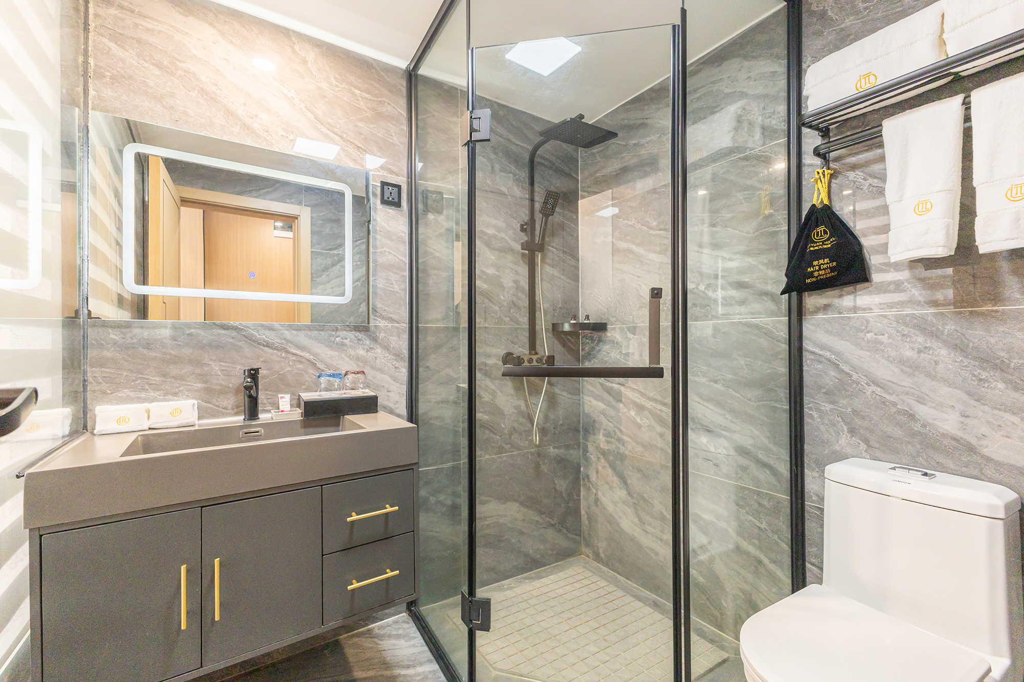 高级标间（阳光通透+休闲椅）