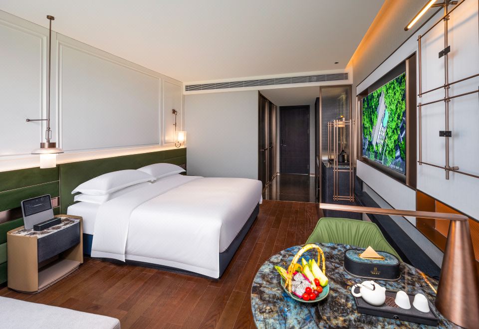 阳光大床房（明亮视野+智能客控+Mini Bar）