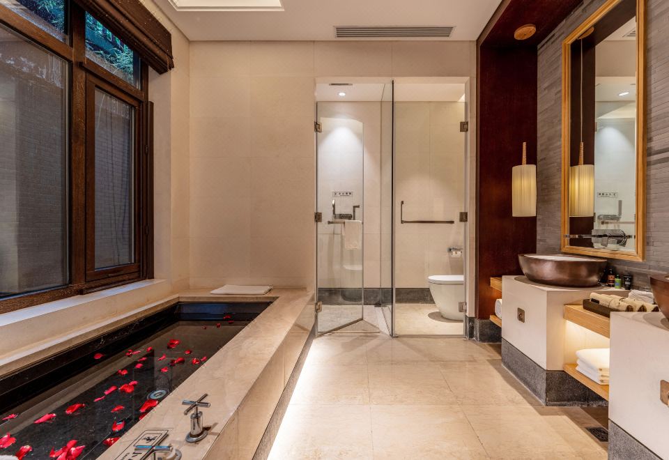 尊享大床亲子房（室内私汤）