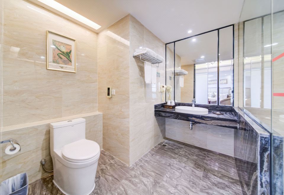 阳光家庭房（浴缸+小冰箱）