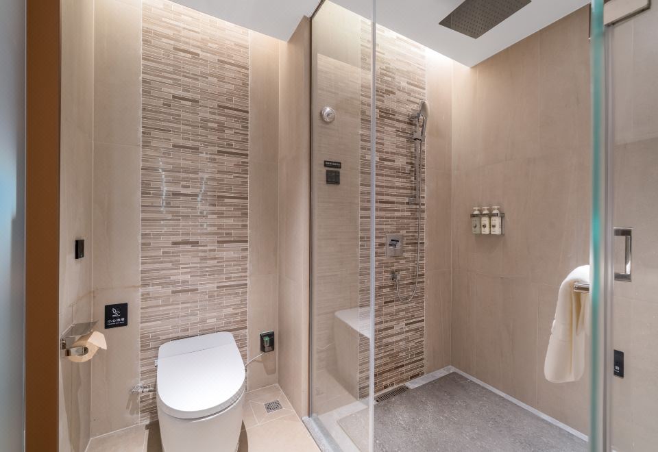 商务大床房（智能客控,电视投屏，慕思床垫）