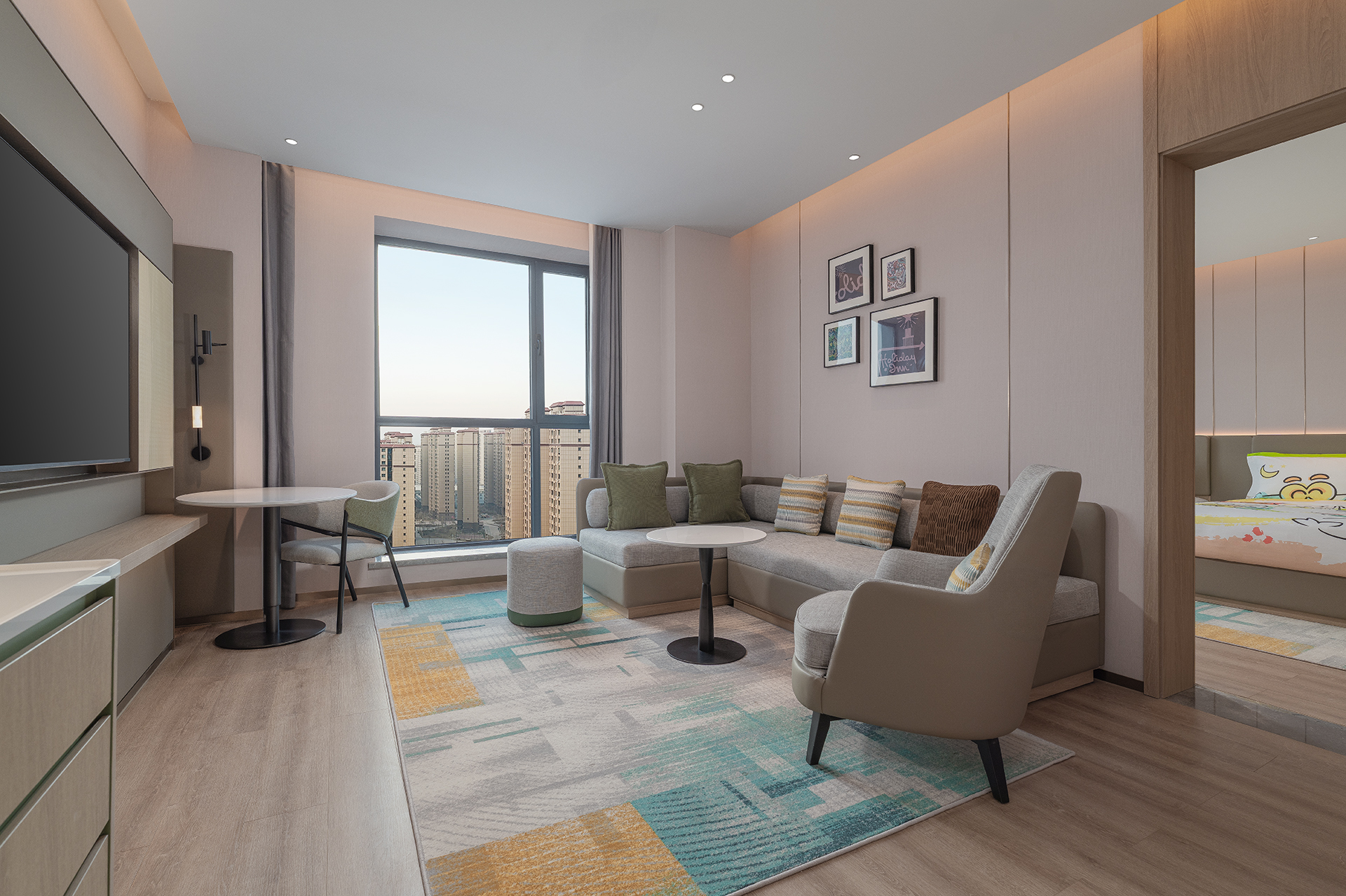 1 Bedroom Suite 1 King 1 Twin High Floor