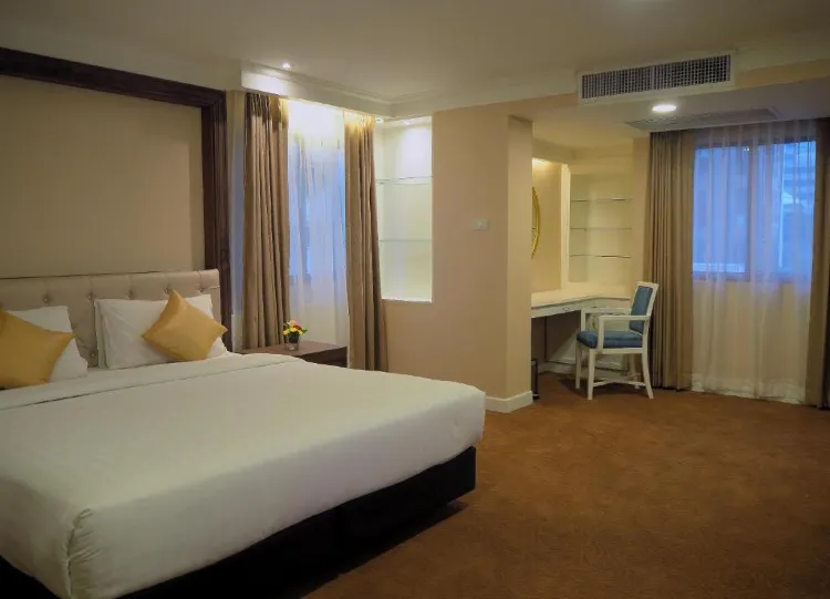Junior Suite (Court Wing)