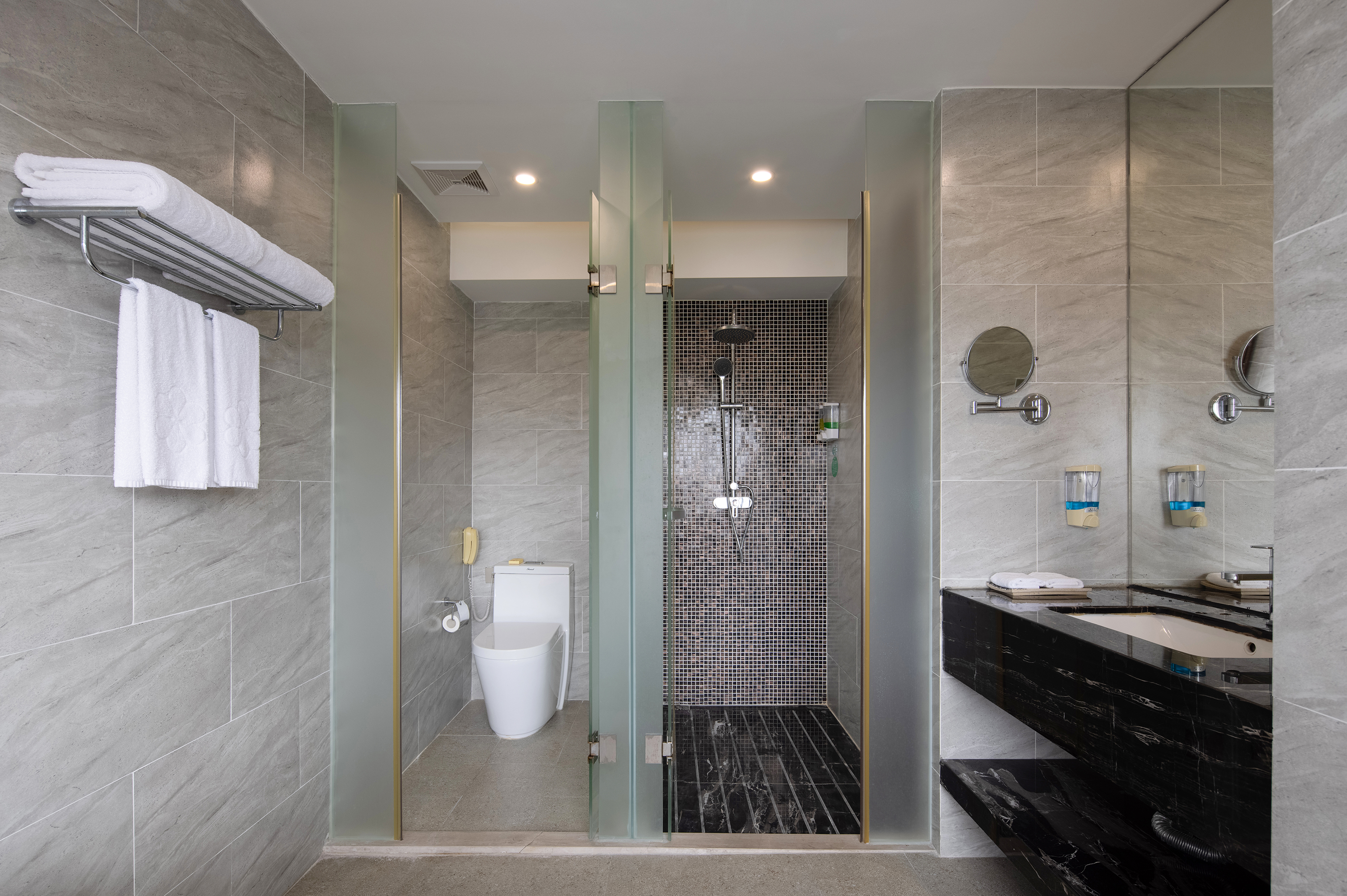 时尚商务大床房