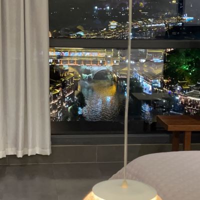 無敵全景福月兩室套房（外陽台） 鳳凰故里明月全景民宿（萬名塔虹橋店）優惠