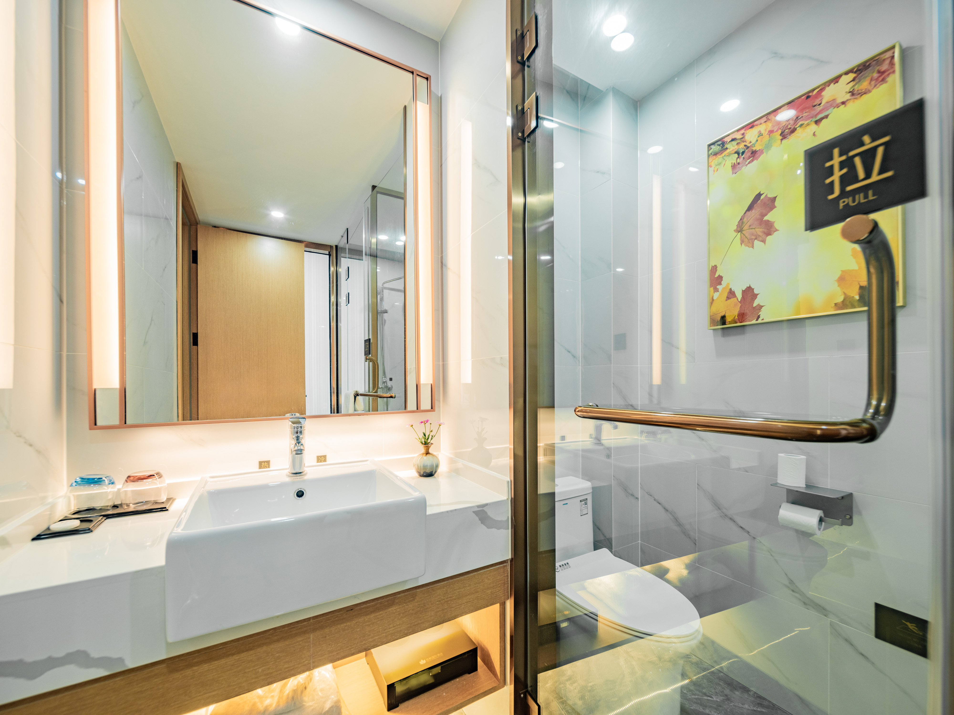 180°观景行政大床房「全景落地窗.贵妃沙发.浴袍.深睡零压床垫」