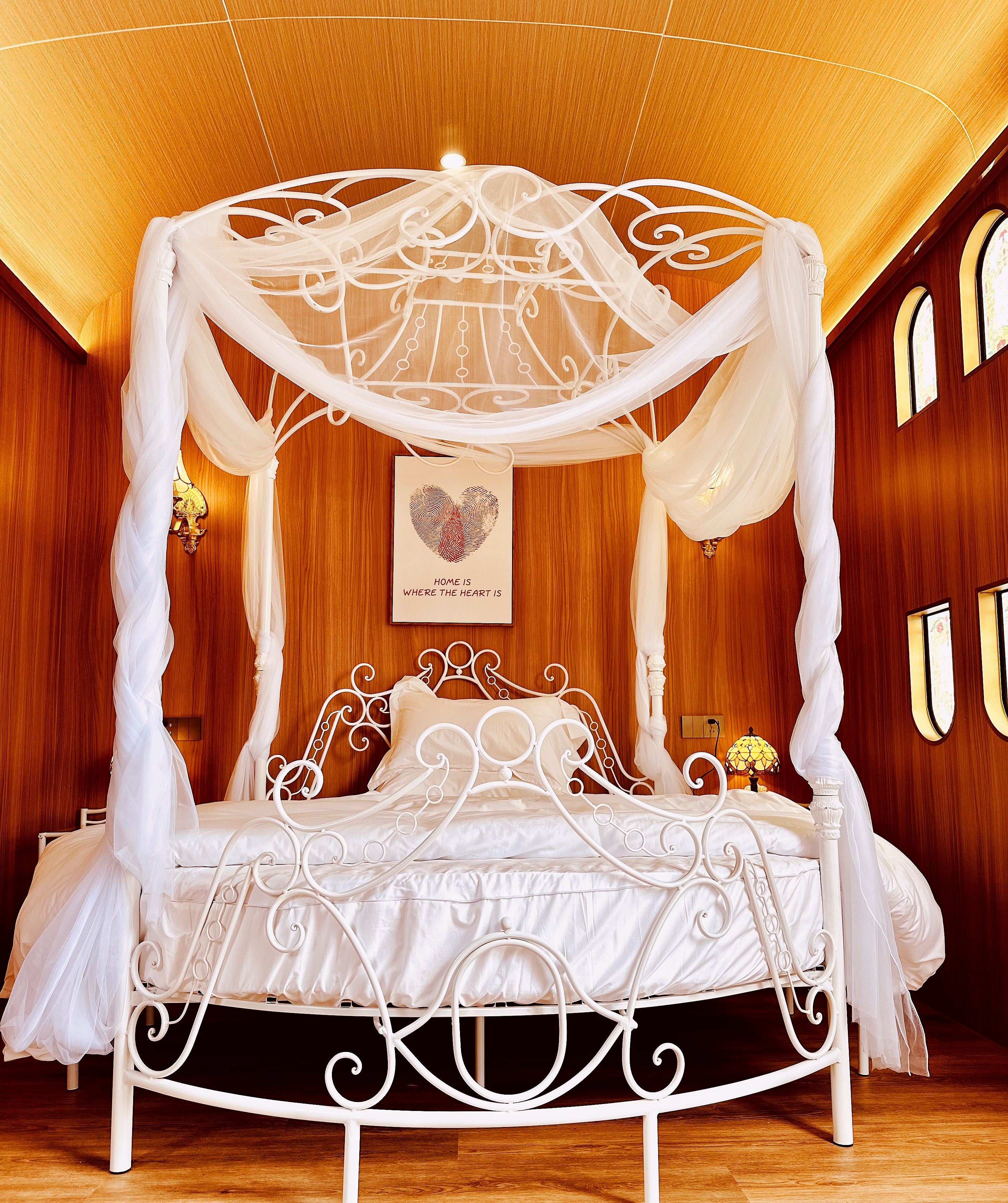 火车蜜月大床房