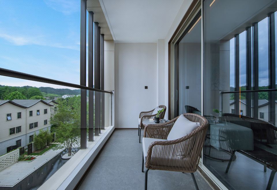 Queen Room With Mountain View