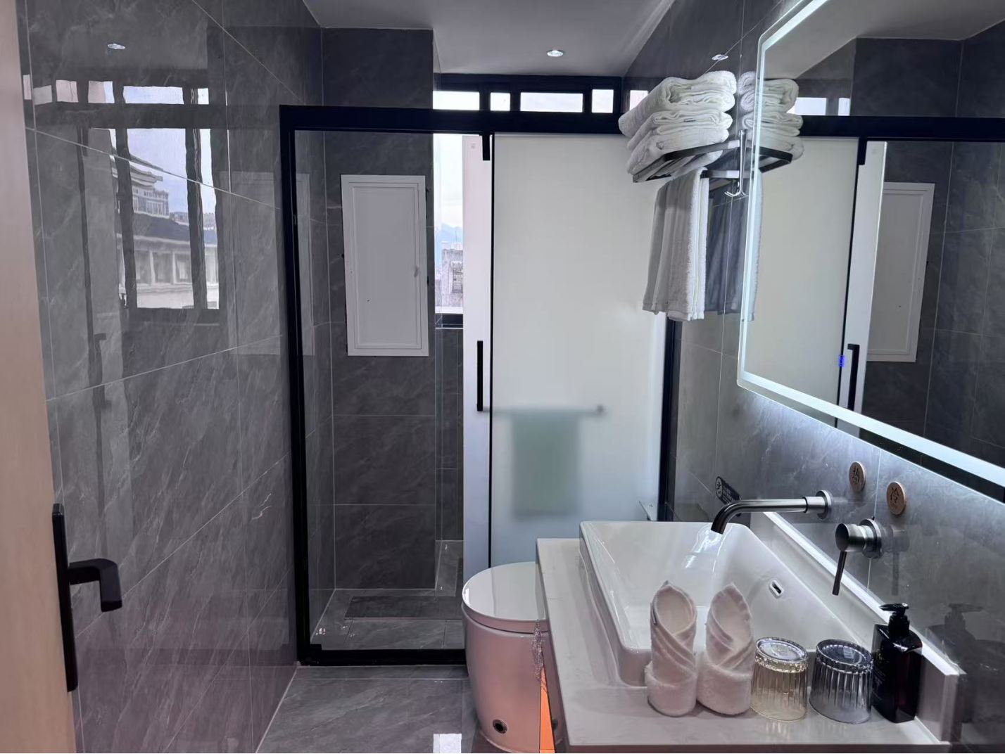 云朵丨影视智能大床房（一次性面巾+全屋智能）