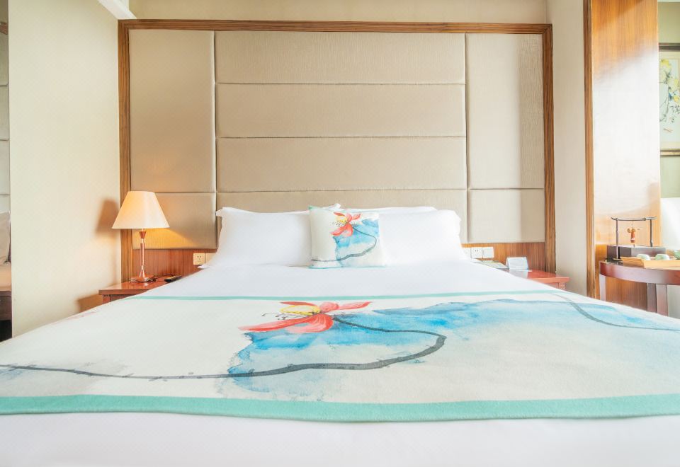 西湖景观大床房