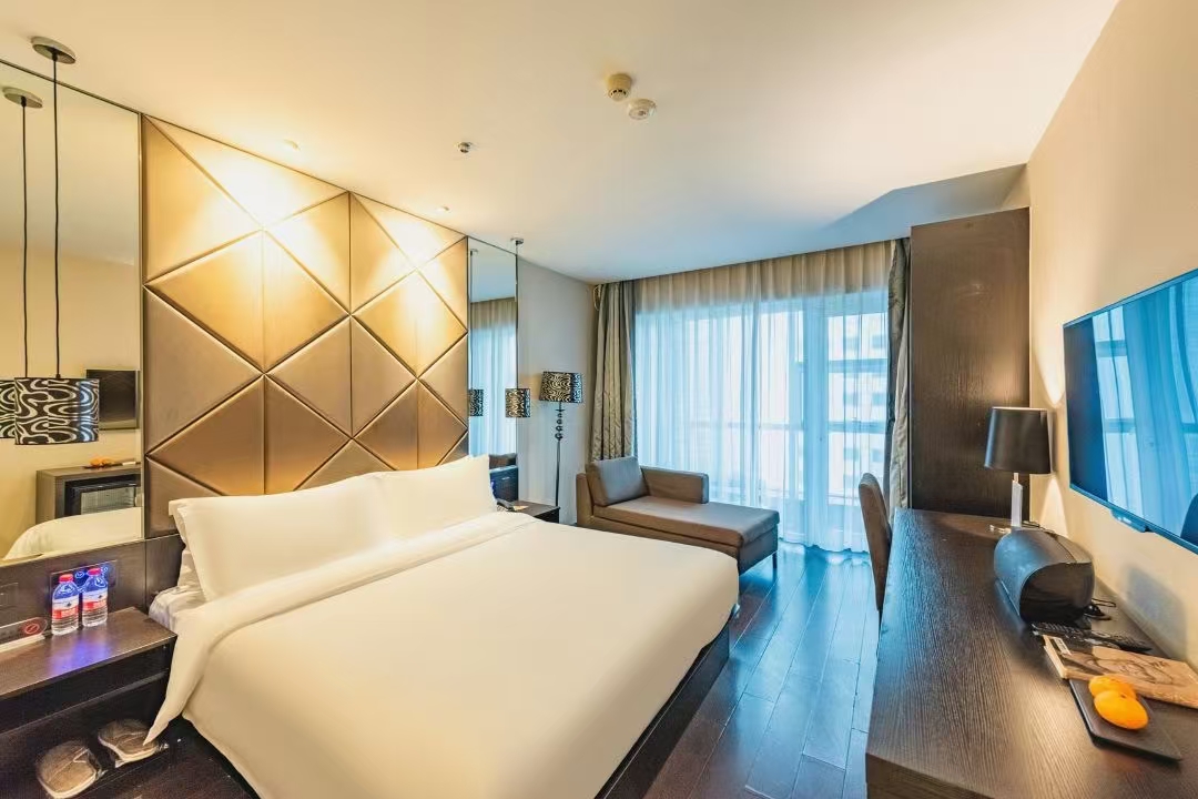 豪华大床房（小冰箱+手机投屏+小沙发）