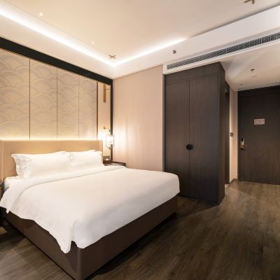 雲臻豪華大床房（配備客房沙發+客房冰箱+電視投屏） 北京便宜坊飯店（天安門廣場店）優惠