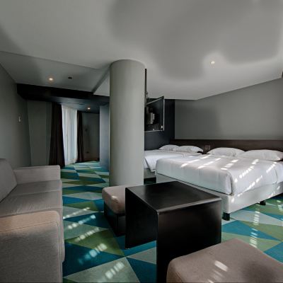 Premium Quadruple Room With Balcony Room（Panda）