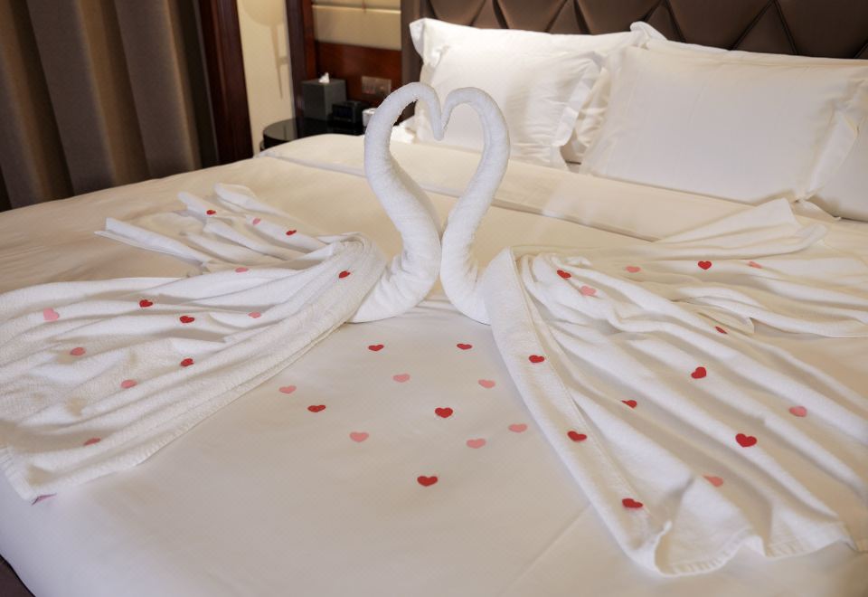 浪漫滿屋享270°贛江江景套房