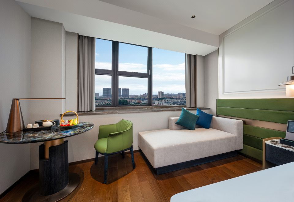 陽光大床房（明亮視野+智能客控+Mini Bar）