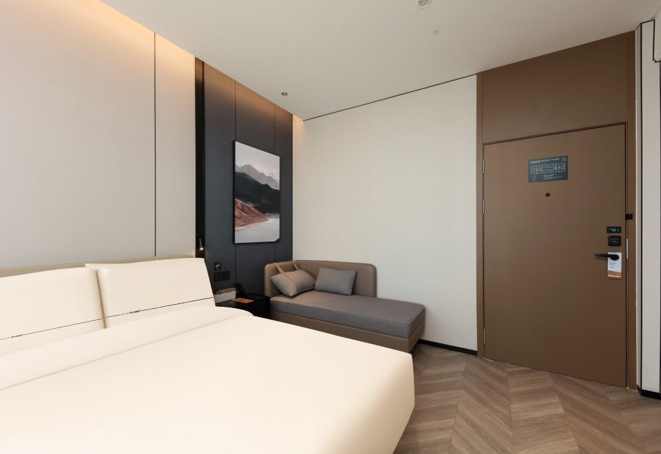 高级家庭房（深睡床枕+智能客控+公区LG洗烘机）