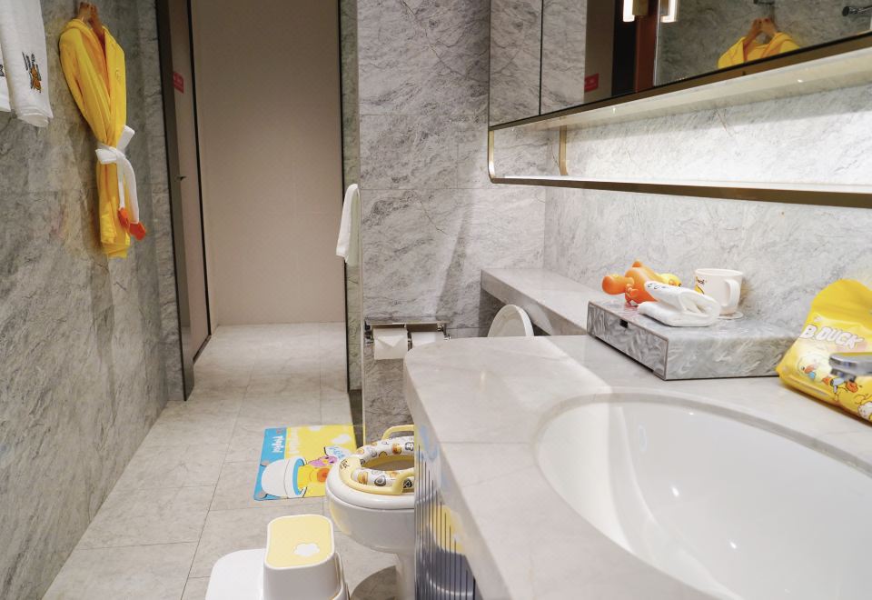 Ascott Raffles City ChongqingB.Duck Family Friendly Themed Apartment ( 2-Room, City-View, River-View)