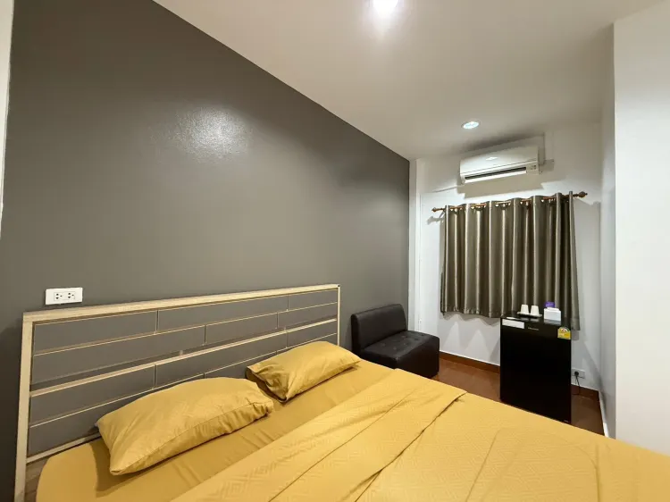 ห้องเล็ก เตียงใหญ่