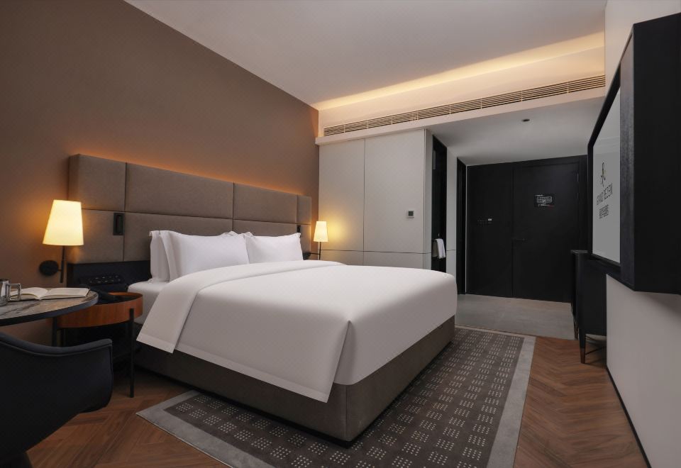 Premier Suite - City-View (Double Bed) (Air Conditioner)