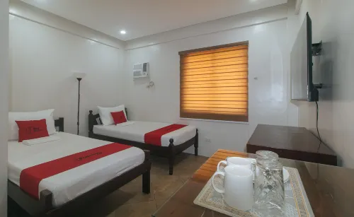 RedDoorz @ Davids Travellers Inn Cavite
