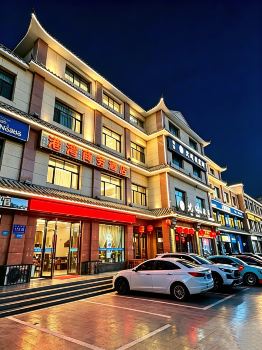 Dunhuang Harbour Business Hotel ( DunhuangNight Market)