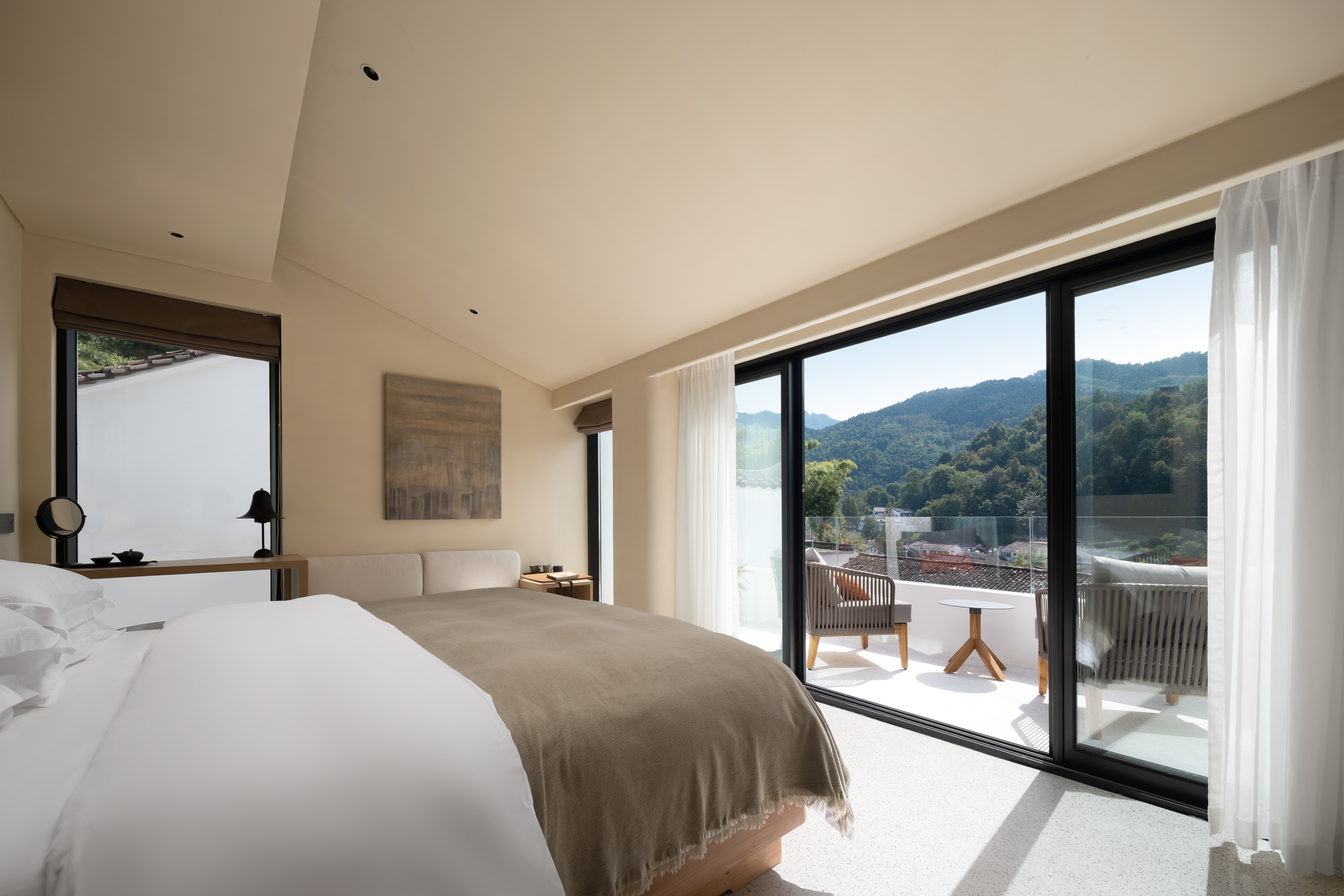 拾色·阳台山景大床房『浴缸+观云听风+Nespresso胶囊Coffee机+全身镜』