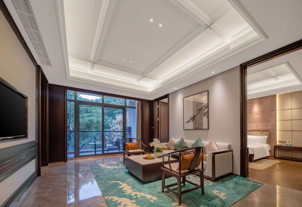 白莲套房（按摩浴缸+按摩椅+独立衣帽间+功夫茶桌）