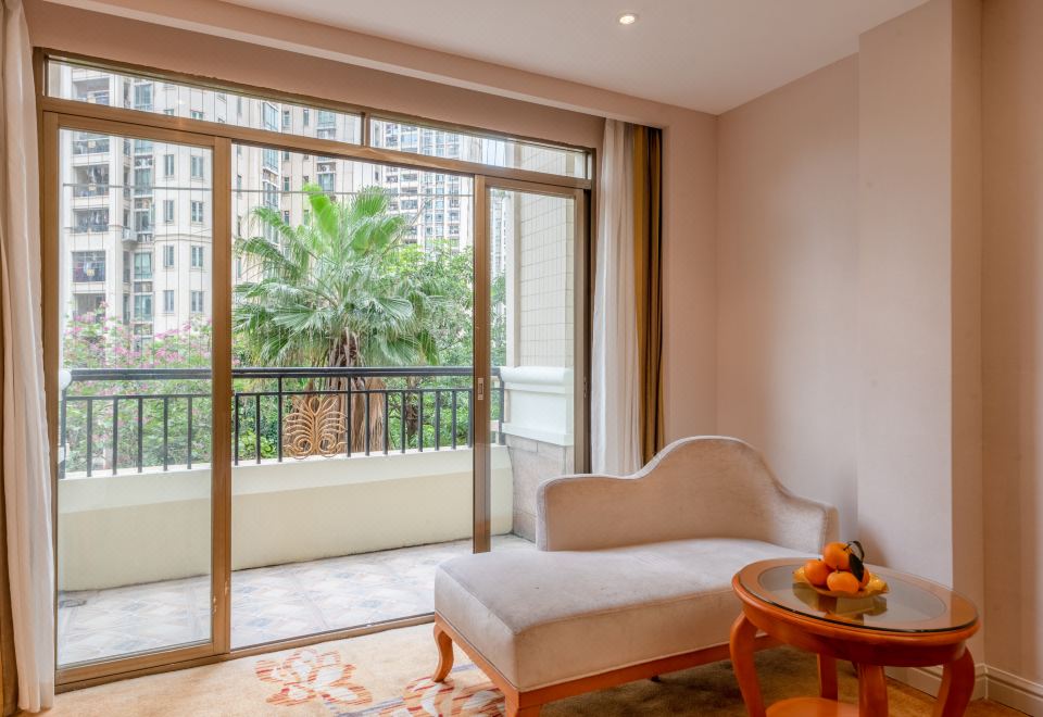 商务大床房（通透采光+悠闲功夫茶具+180°舒适阳台）