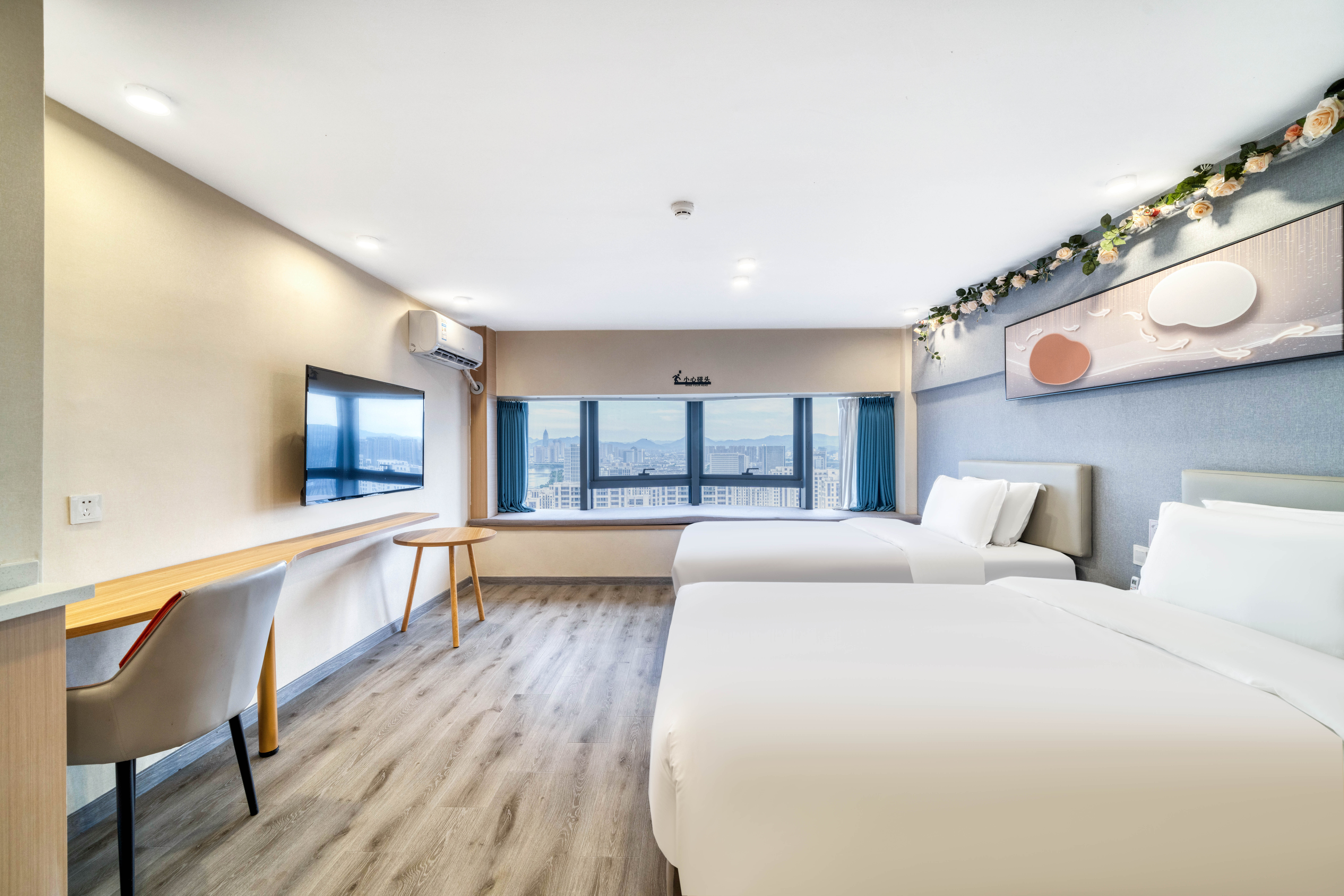 城景飘窗商务双床房