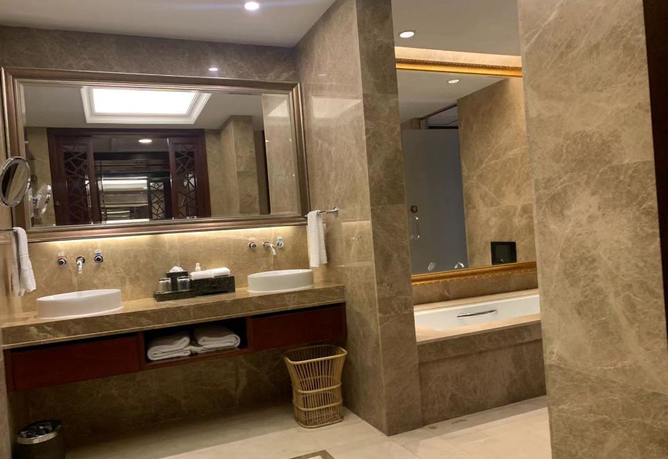 親水高級大床房