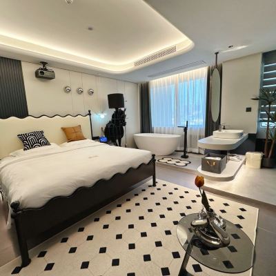 觀風嶼·城景大床房（巨幕投影儀+全屋智能） 蔦島海景潮宿（廈門中山路步行街輪渡碼頭店）優惠