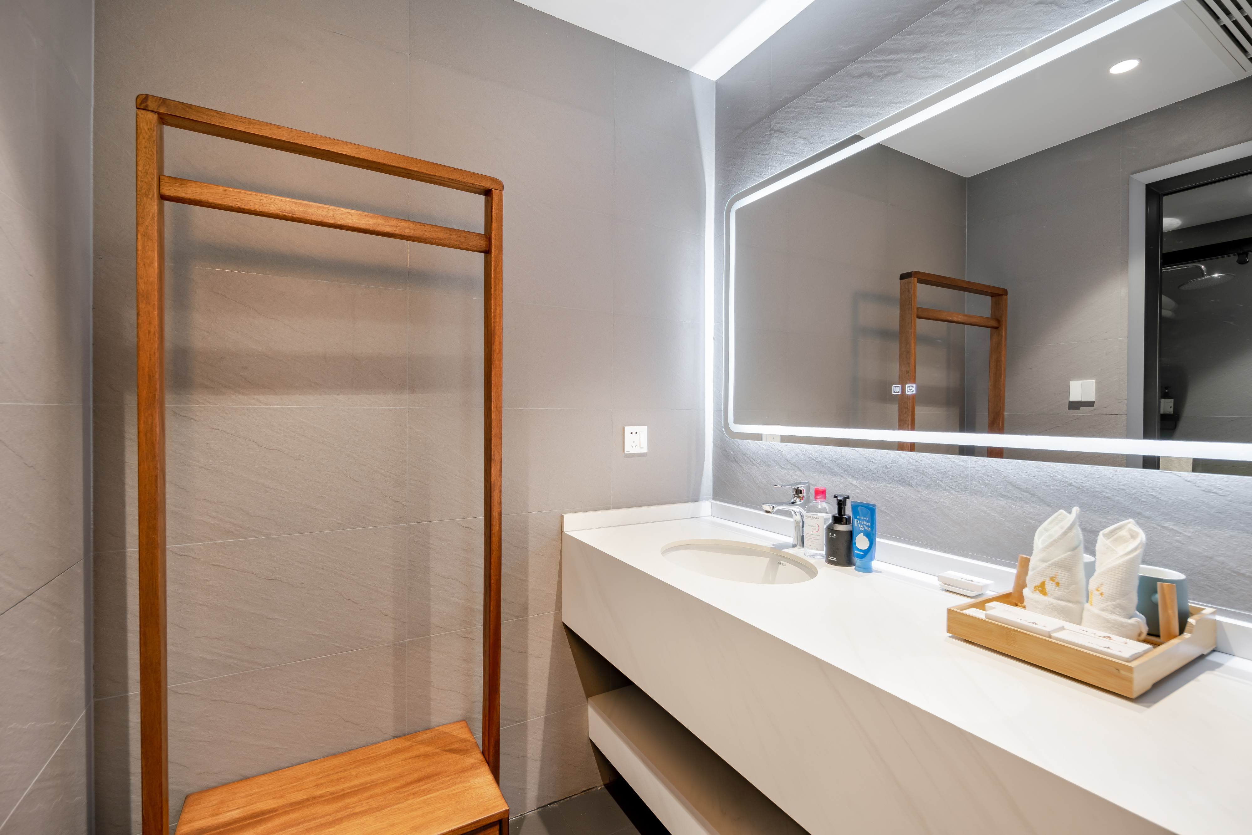 自闲·家庭房（全屋暖气+复式套房+巨幕投影+小童游戏区+戴森吹风机）