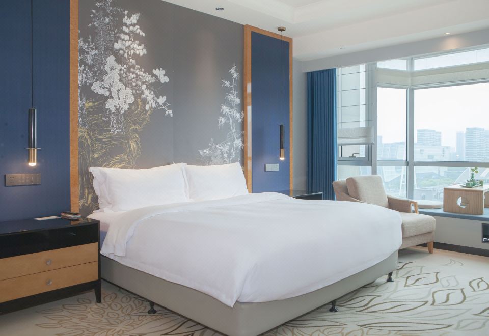 Deluxe Queen Room