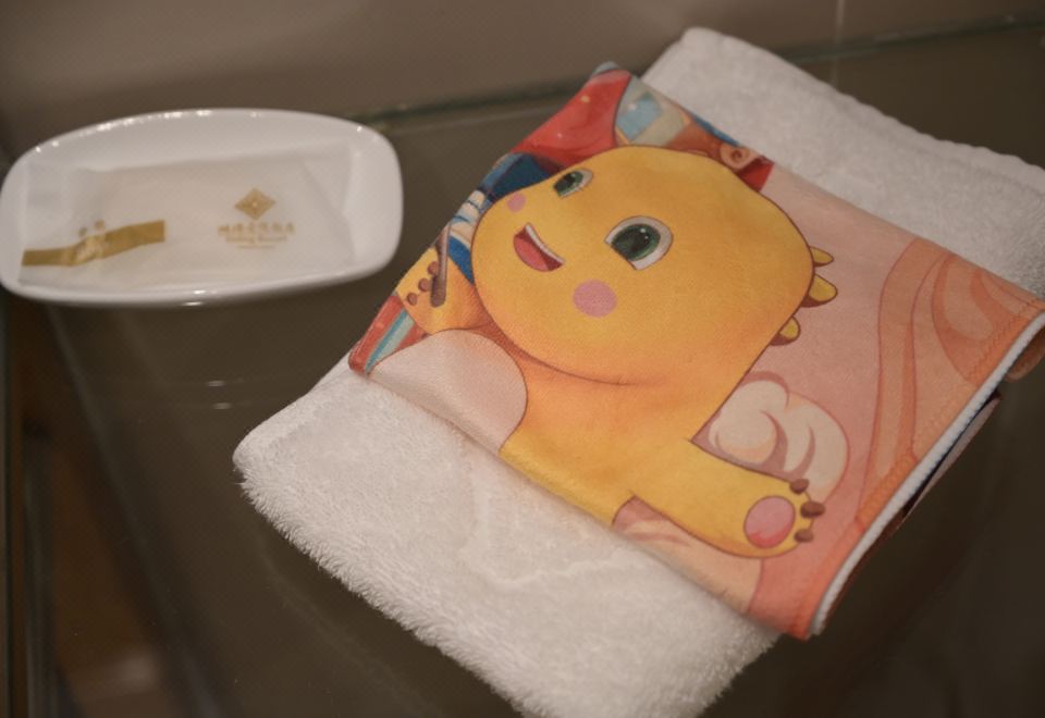 Jinling ResortLakeside Milk Dragon Theme Family Suite