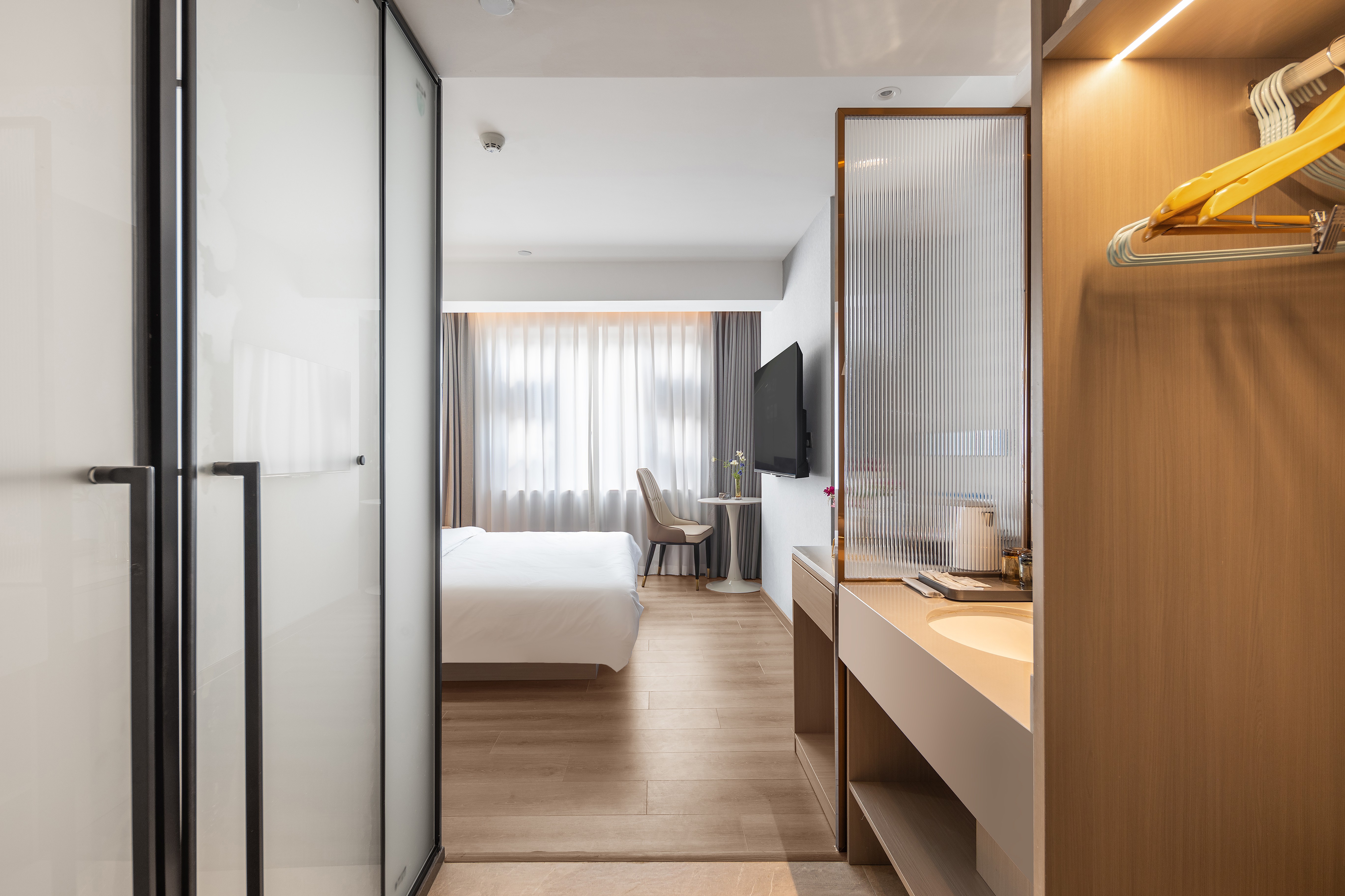 星都豪华大床房-智能投屏+小度智控+品质床垫+防蚊纱窗