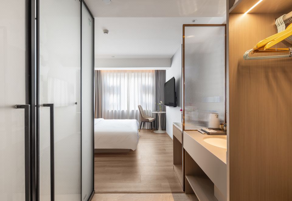 星都豪华大床房-智能投屏+小度智控+品质床垫+防蚊纱窗