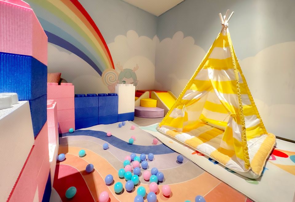 糖果飛屋主題雙臥江景套房