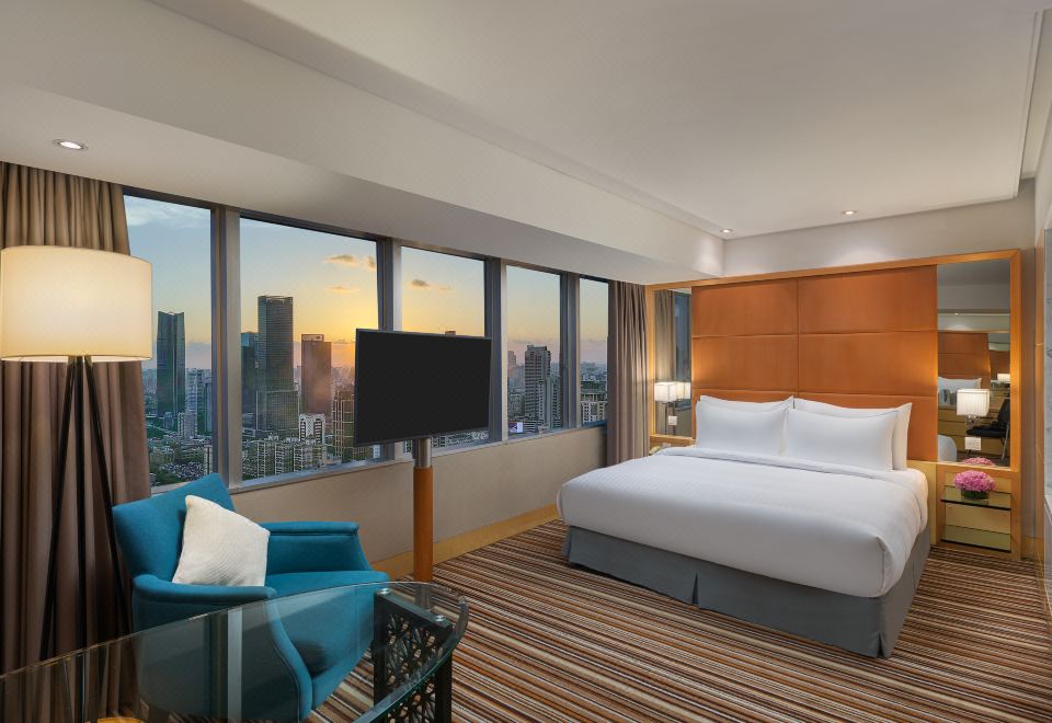 Jin Jiang Tower ShanghaiSmart Deluxe Room - with View (Double bed)