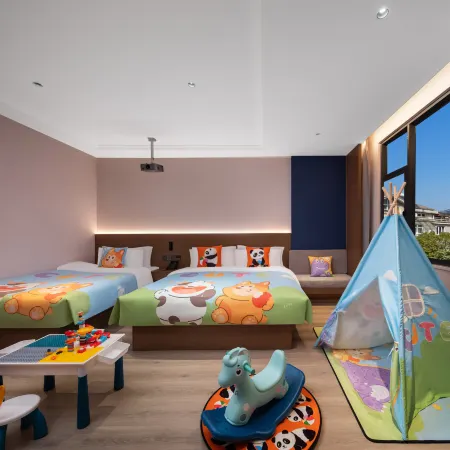 Yaduo Boya Hotel (Hengdian World Studios Ming and Qing Palace Gardens) Отели в г. Донян