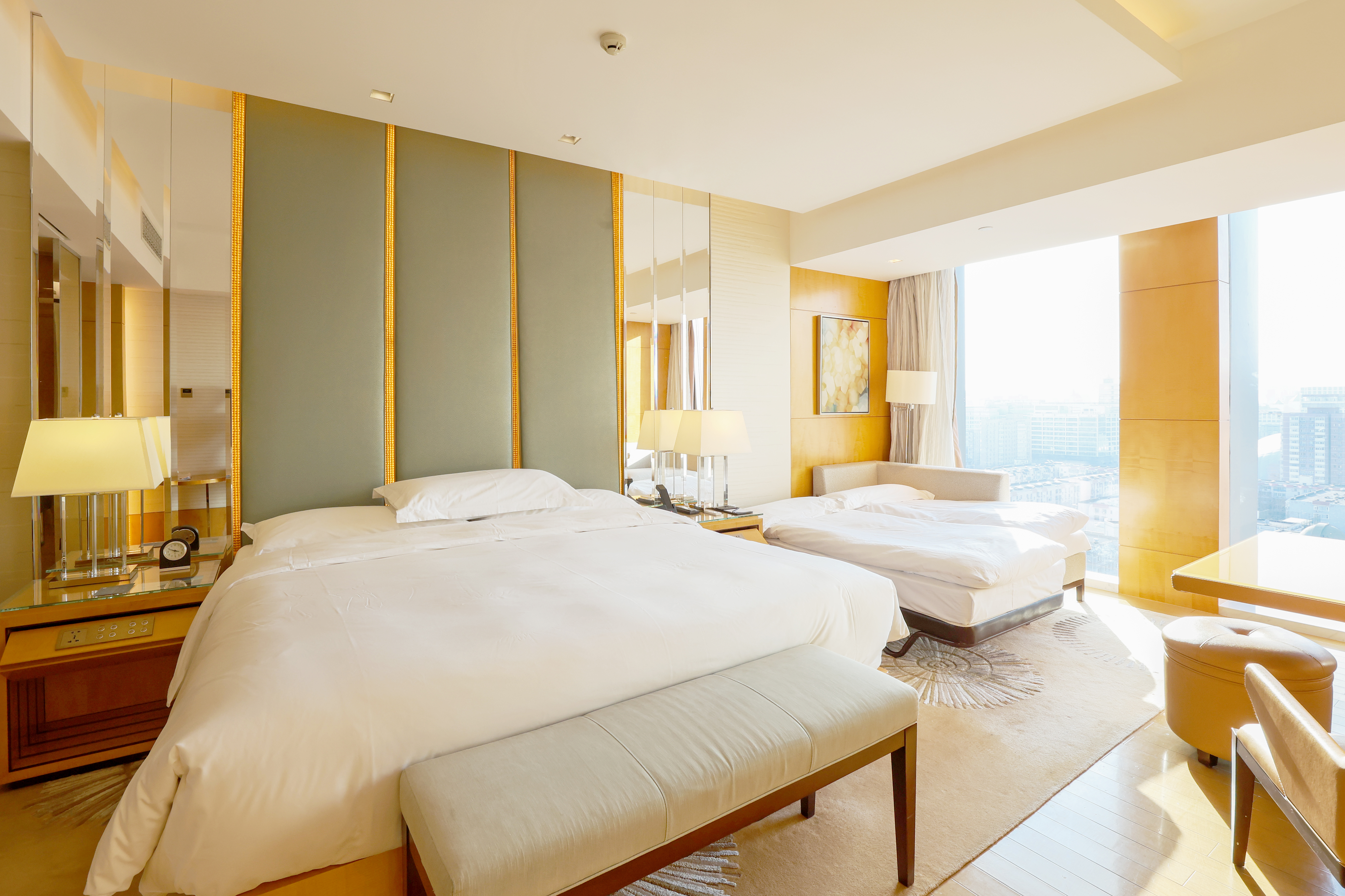 豪华大床三人间